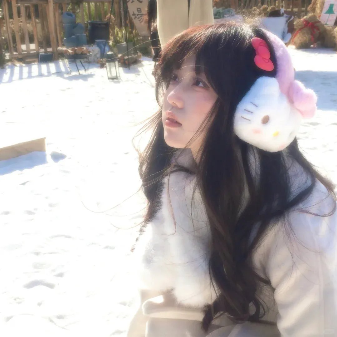 黄金庭院：冬日里的新年愿望